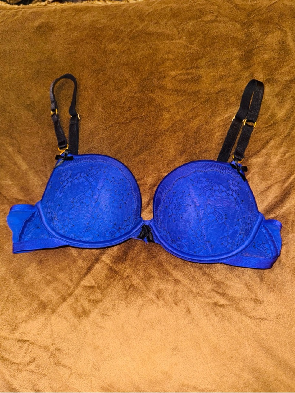 👑 LIKE NEW 34B Victoria's Secret Royal Blue Lace Push-Up Bra with Black Straps